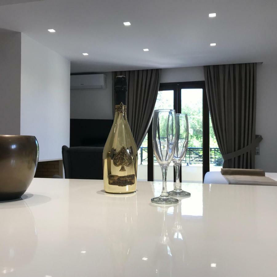 The Little Prince Luxury Suites Ипсос Экстерьер фото