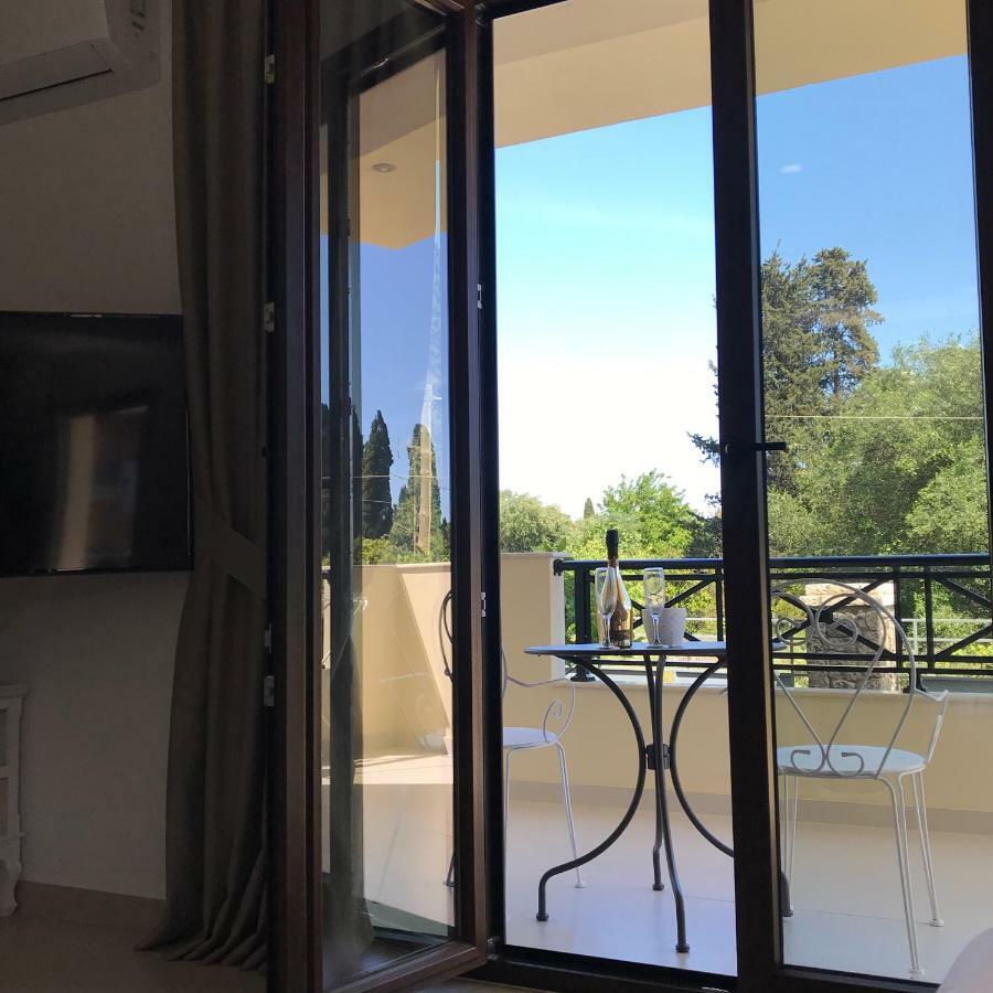 The Little Prince Luxury Suites Ипсос Экстерьер фото