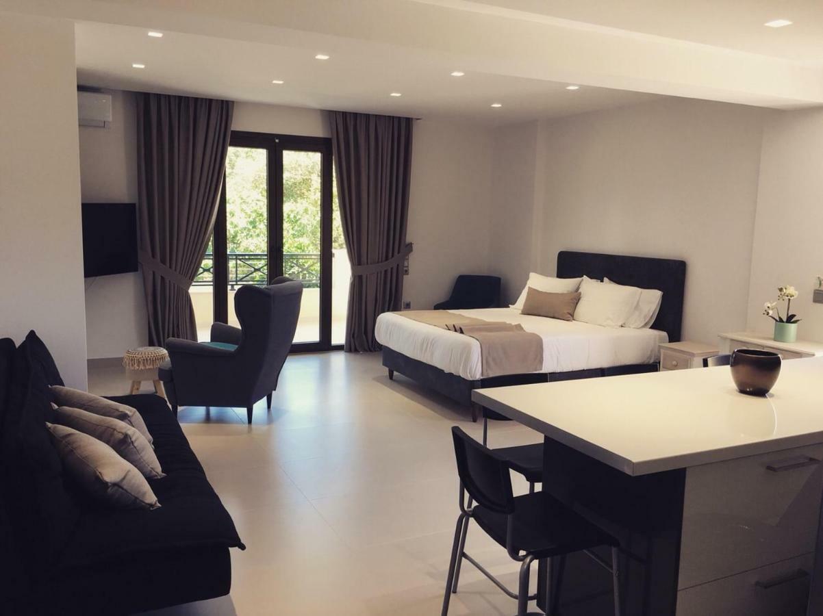 The Little Prince Luxury Suites Ипсос Экстерьер фото